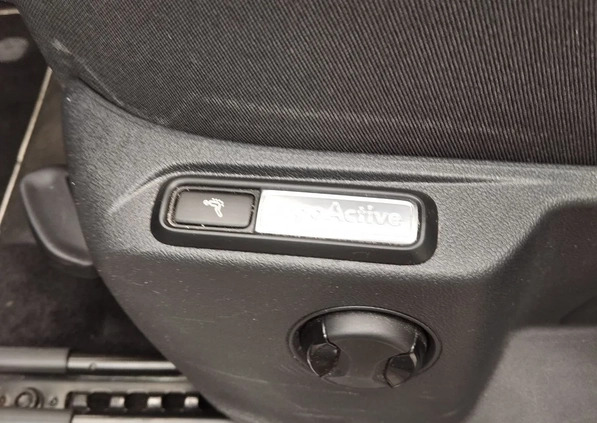 Volkswagen Tiguan cena 123899 przebieg: 138181, rok produkcji 2019 z Barcin małe 277